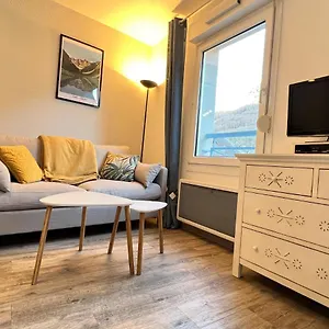 Centre Ville, T2 Avec Terrasse Et Parking Couvert. Appartement Cauterets