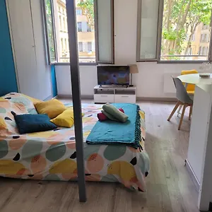 Apartment Charmant Studio Avec Mezzanine, Aix-en-Provence